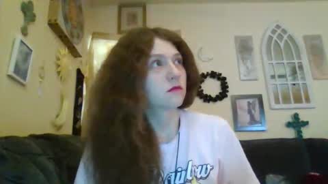 queencrimsonlvx online show from May 10, 10:32 am