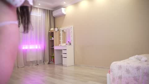 Nelly  INSTA  queenelia  online show from March 15, 11:02 am