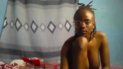 Snapshot of queenmerliz331240 chatting on February 8, 1:54 pm queenmerliz331240 online show from February 8, 1:54 pm