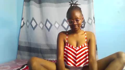 Snapshot of queenmerliz331240 chatting on February 8, 7:15 am queenmerliz331240 online show from February 8, 7:15 am