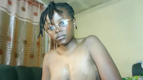 Snapshot of queenmerliz331240 chatting on October 12, 7:49 pm queenmerliz331240 online show from October 12, 7:49 pm