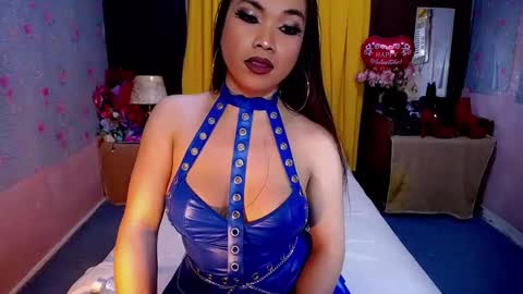 Snapshot of queenofexploded chatting on December 9, 9:58 pm Erica online show from December 9, 9:58 pm