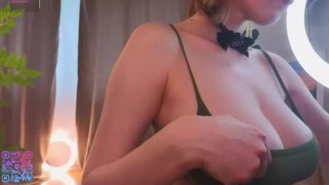 Teri  My favorite vibes 77 101 222 666 online show from April 21, 2:48 am