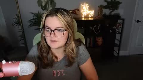 Snapshot of quervoqueen1 chatting on October 15, 2:26 am Bri online show from October 15, 2:26 am