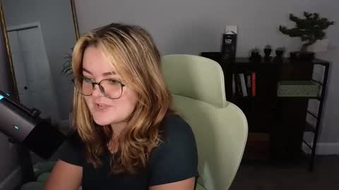 Snapshot of quervoqueen1 chatting on September 26, 3:47 am Bri online show from September 26, 3:47 am