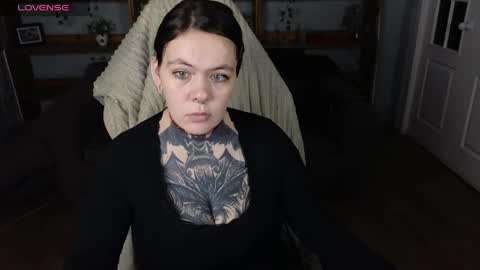 qwertyannie_lbo online show from April 27, 4:04 pm