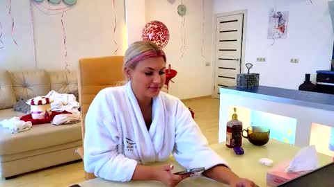 Jess  John online show from February 19, 8:44 am