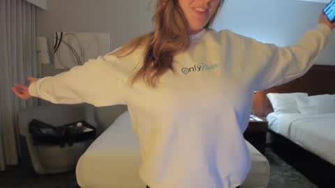 Snapshot of rach_oneill chatting on December 6, 12:07 am Rach ONeill online show from December 6, 12:07 am