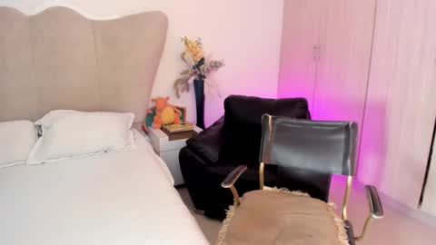 Snapshot of rachaeldeckard chatting on October 21, 3:33 am natalia - online show from October 21, 3:33 am