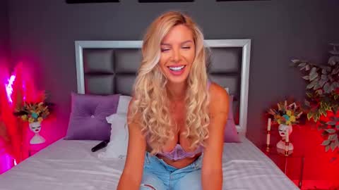 rachel_quinn_ online show from September 13, 3:53 am