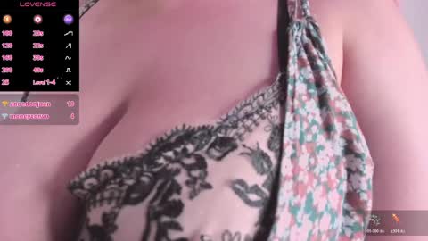 REY online show from April 14, 10:29 am