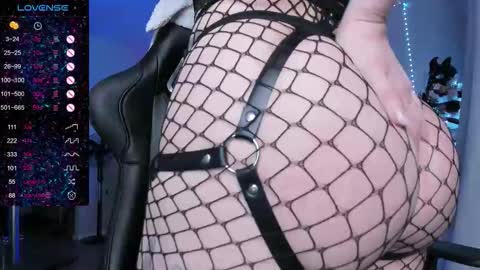  Miko Pleasee help me get 100 likes online show from January 10, 10:10 am