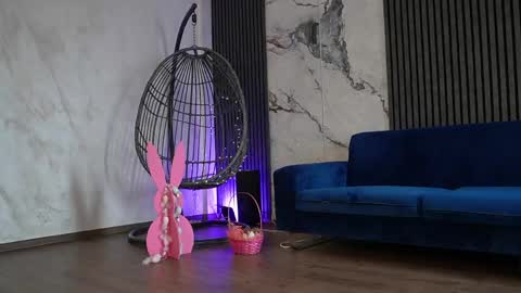 Ann online show from April 10, 6:30 am