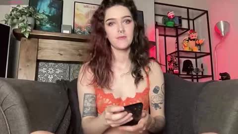 Snapshot of rae_moon chatting on October 5, 6:04 pm Rae online show from October 5, 6:04 pm