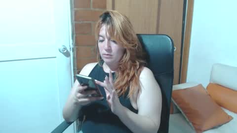 Snapshot of raillye_lsx chatting on February 18, 9:42 pm Paula online show from February 18, 9:42 pm