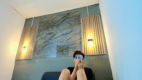 raphael_nyon1 online show from May 12, 12:36 pm