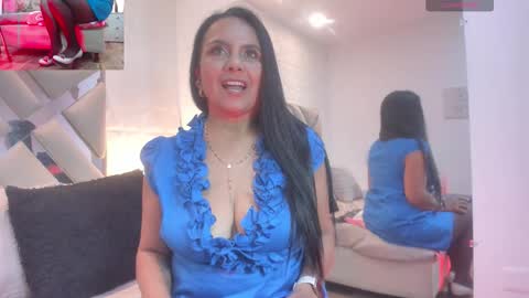 Raquel Moore  online show from October 1, 3:33 pm