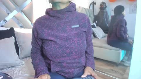 Raquel Moore  online show from October 28, 11:44 am