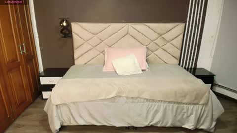 Snapshot of raqueljones_ chatting on March 2, 11:39 am Raquel online show from March 2, 11:39 am