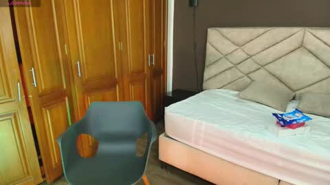 Snapshot of raqueljones_ chatting on September 13, 11:56 am Raquel online show from September 13, 11:56 am
