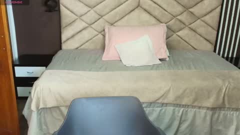 Snapshot of raqueljones_ chatting on March 5, 11:49 am Raquel online show from March 5, 11:49 am