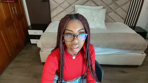 Snapshot of raqueljones_ chatting on February 11, 1:09 pm Raquel online show from February 11, 1:09 pm