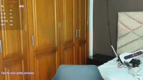 Snapshot of raqueljones_ chatting on September 15, 7:48 pm Raquel online show from September 15, 7:48 pm