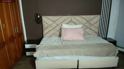 Snapshot of raqueljones_ chatting on February 12, 11:29 am Raquel online show from February 12, 11:29 am
