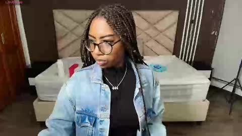 Snapshot of raqueljones_ chatting on September 20, 12:08 pm Raquel online show from September 20, 12:08 pm