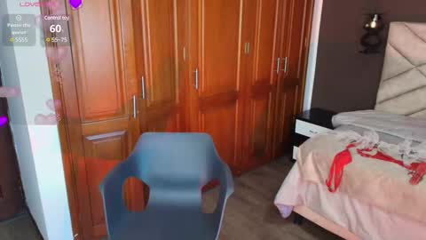 Snapshot of raqueljones_ chatting on February 14, 2:54 pm Raquel online show from February 14, 2:54 pm