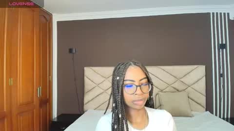Snapshot of raqueljones_ chatting on September 25, 12:12 pm Raquel online show from September 25, 12:12 pm