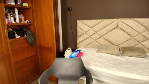 Snapshot of raqueljones_ chatting on September 17, 11:57 am Raquel online show from September 17, 11:57 am