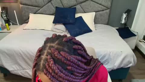 Snapshot of raqueljones_ chatting on February 24, 7:19 pm Raquel online show from February 24, 7:19 pm