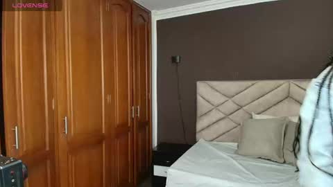 Snapshot of raqueljones_ chatting on October 17, 11:47 am Raquel online show from October 17, 11:47 am