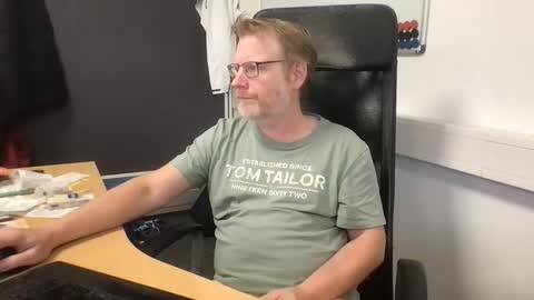 Raunchy me online show from November 28, 1:40 pm