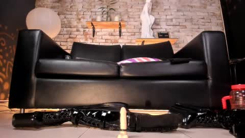 Snapshot of rave_paradise chatting on February 17, 10:05 pm   online show from February 17, 10:05 pm