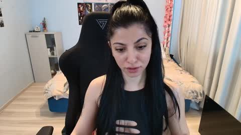 raven_haired_goddess online show from April 9, 7:47 am