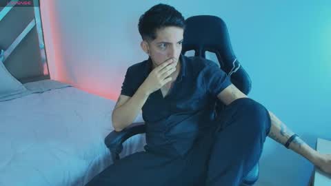 Raven online show from April 18, 9:04 pm