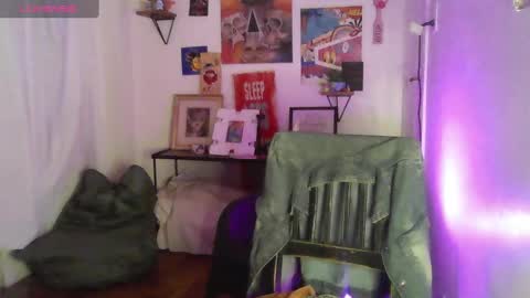 Snapshot of ravenandsin chatting on December 31, 3:01 am Raven online show from December 31, 3:01 am