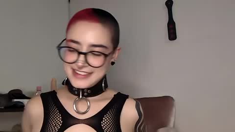 Snapshot of ravendarkness_ chatting on February 20, 12:08 am ravendarkness_ online show from February 20, 12:08 am