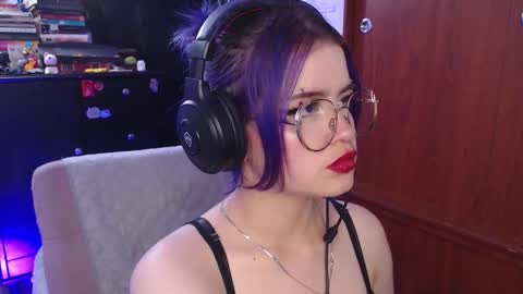 Snapshot of raventh_ chatting on September 22, 9:52 pm raventh_ online show from September 22, 9:52 pm