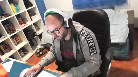 ravingr3d3 online show from January 12, 9:05 am