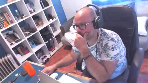 ravingr3d3 online show from October 10, 10:54 am