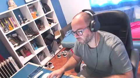 ravingr3d3 online show from September 19, 8:07 am