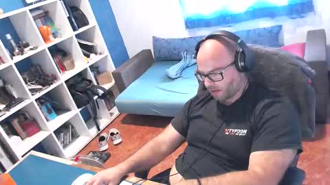 ravingr3d3 online show from September 12, 1:35 pm