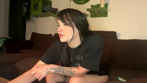 Ravyn and Nyx online show from May 17, 2:10 am