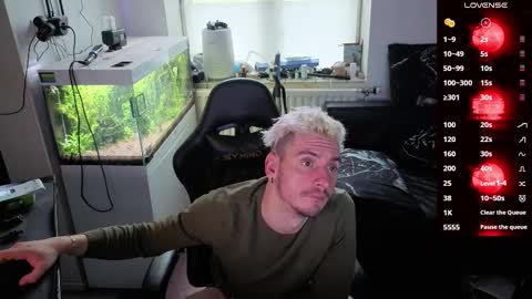 Rayzel online show from March 29, 4:19 pm