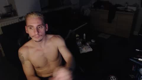 Rayzel online show from December 20, 11:22 pm