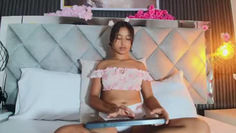 DONCELLA online show from April 8, 8:45 pm