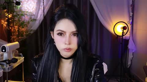 reaowna___ online show from January 14, 11:24 pm